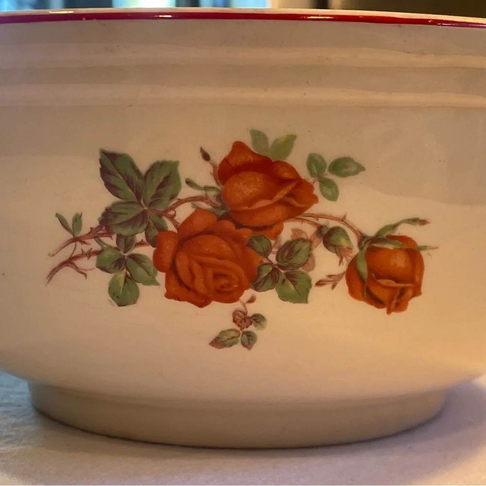 Vintage Casserole Dish Round Covered.Ceramic Made In USA.Universal Cambridge